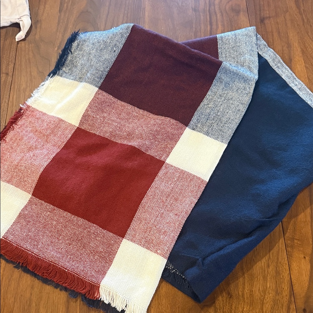 Plaid Pashmina/Blanket scarf with Fringe. NWOT. Very large. Soft. Never worn.